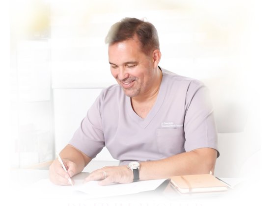 dr.timm wolter german plastic surgeon in abu dhabi 1